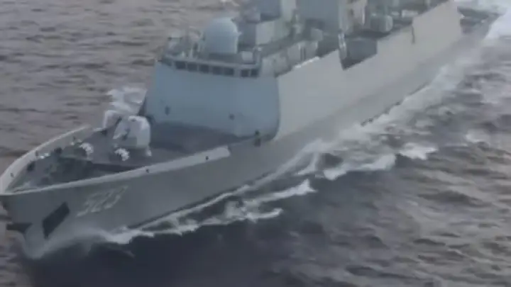 MWM: Фрегат ВМС Китая 20 часов блокировал проход неизвестного корабля