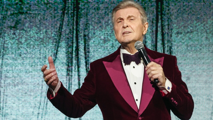 С травмой, но на сцене: Лев Лещенко не на шутку перепугал звездных коллег