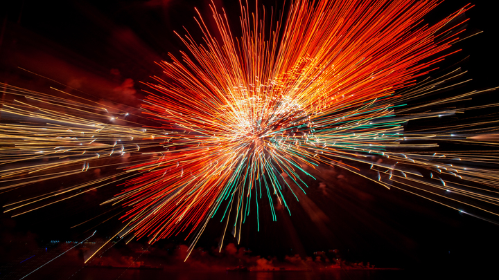 Устроил салют и перепугал всех соседей: ночью в ЖК Большой было шумно и страшно