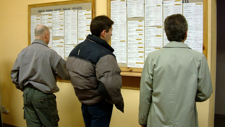 Число получателей пособия по безработице в Новосибирской области выросло в три раза