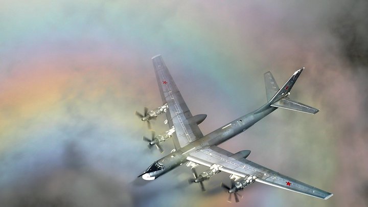 Минобороны показало видео полёта двух ракетоносцев над северными морями