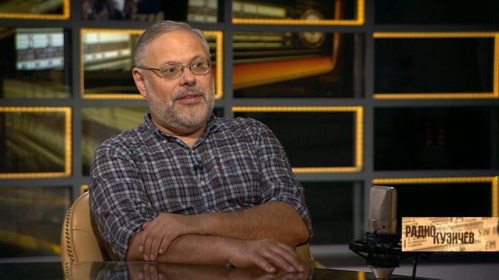 Хазин указал на махинации с рублём в погоне за виллой на Лазурном берегу