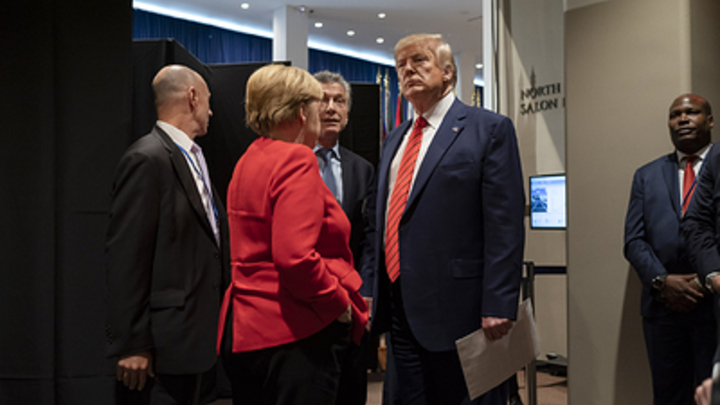 Ребяты, давайте так: Сделку Трампа и Германии разоблачили в прямом эфире. При чём тут Россия?