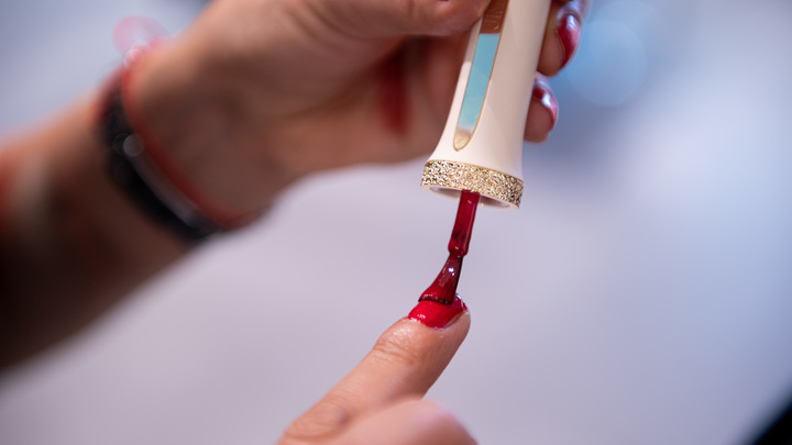 SHOT: пожилой москвич скончался из-за выпитой жидкости для снятия лака