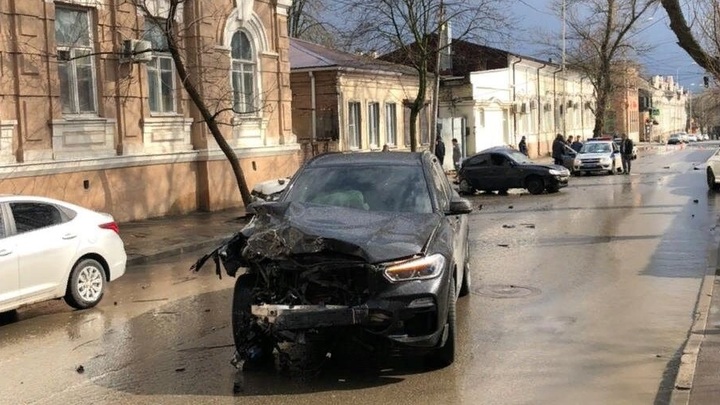 В Ростове сын директора рынка устроил массовое ДТП, в котором пострадал пешеход