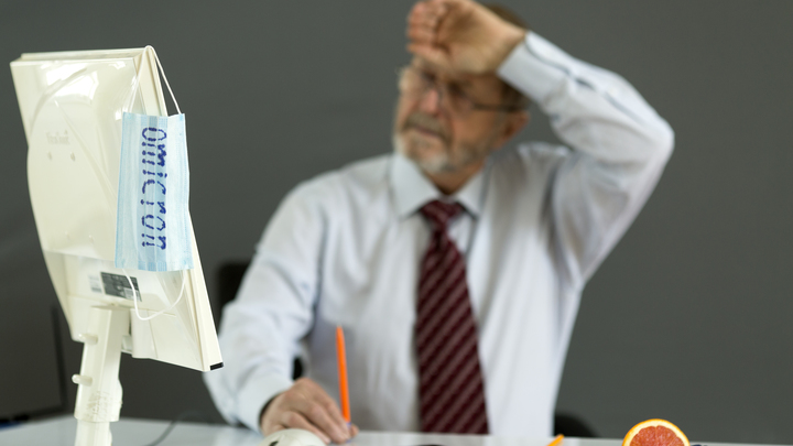 Симптомы проявятся быстро: Врачи раскрыли, чего ждать при омикроне