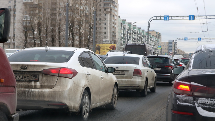 Комбо: на Заневском транспортный коллапс из-за закрытой Ладожской и аварийных работ