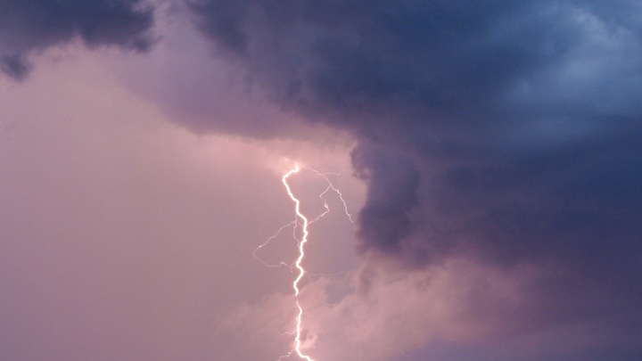 Один из пострадавших от удара молнии в парке Патриот скончался