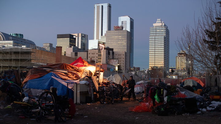 Оскар променял комфорт в России на убогий спальник в Нью-Йорке: Был певцом - стал бомжом