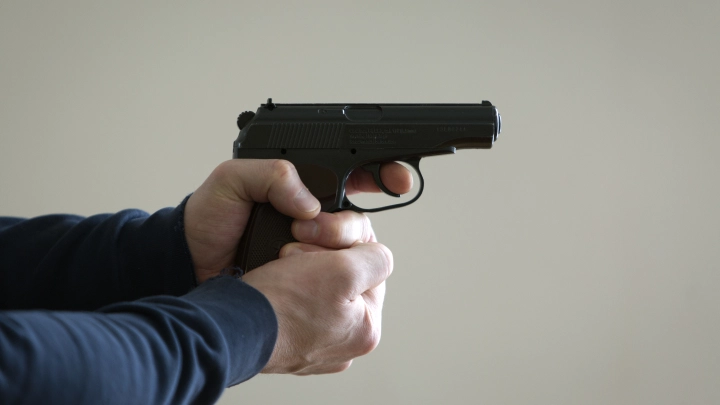 В Химках задержали устроившего стрельбу с балкона мужчину В Химках задержали устроившего стрельбу с балкона мужчину