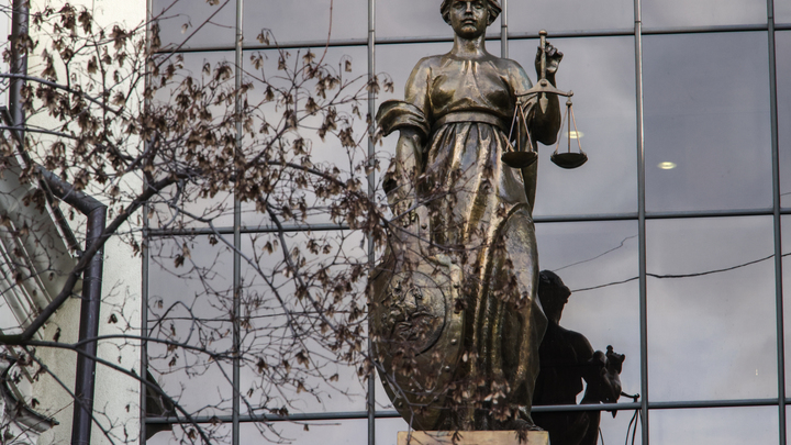 Похоть гастарбайтера, срок за убийство бомжа и нападение психа на медсестру: главное к этому часу