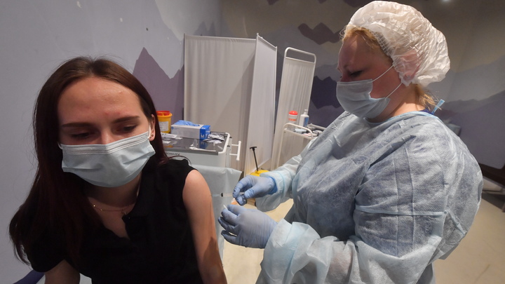 Привитым от коронавируса студентам КубГУ выплатят по 1 тыс. рублей