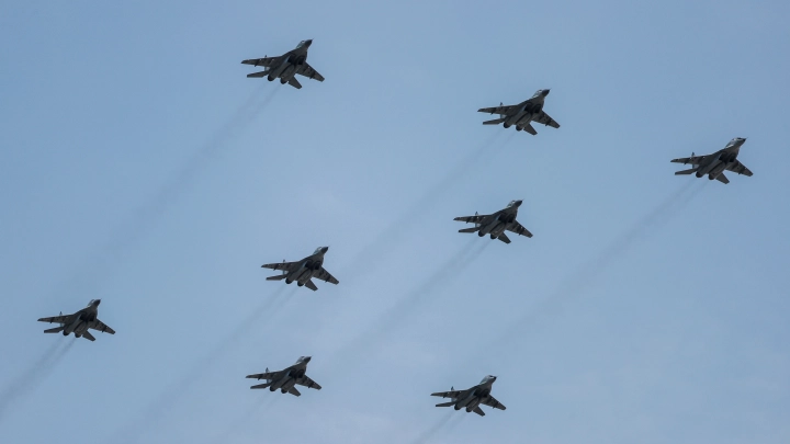 Русские истребители будут защищать небо Ирана от Израиля: Почему Тегеран выбрал МИГ-29 вместо китайского аналога Русские истребители будут защищать небо Ирана от Израиля: Почему Тегеран выбрал МИГ-29 вместо китайского аналога