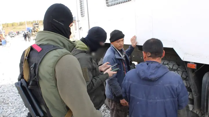 Пособник мигрантов лишился жилья за то, что устроил у себя резиновую квартиру