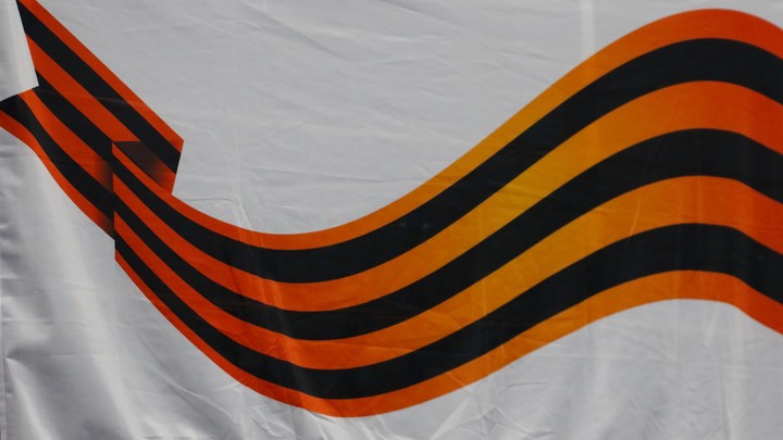 Не сняли, не встали, не спели: В Сети вспомнили подвиг запорожских спартанцев в 2014 году