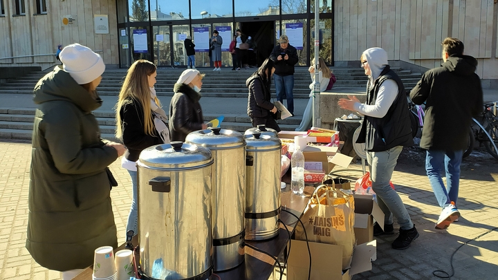 Украинцы в Шотландии остались без обедов: Еда - только за три фунта