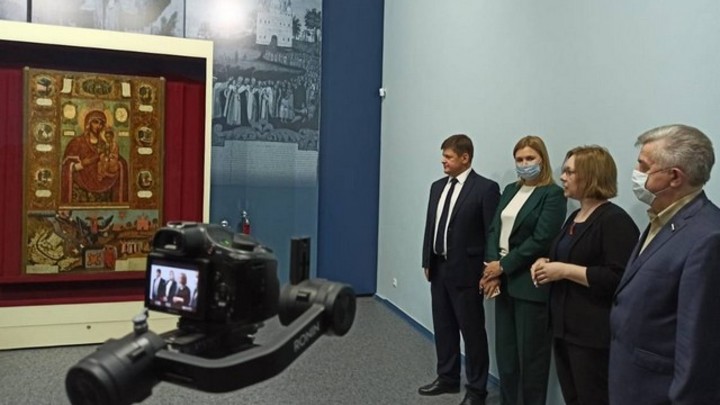 В Ростовскую область привезли 300-летнюю икону Небесной заступницы Азова