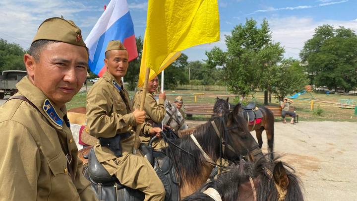 Колонна всадников в форме бойцов РККА была замечена на границе Ростовской области