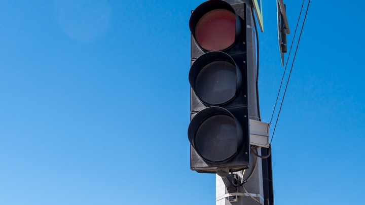 На двух перекрёстках Краснодара временно отключили светофоры