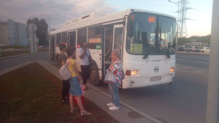 В Самаре водитель такси устроил ДТП и напал на водителя автобуса №1