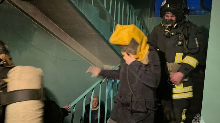 Во Владимире пришлось эвакуировать многоэтажку из-за пожара в квартире 62-летней женщины