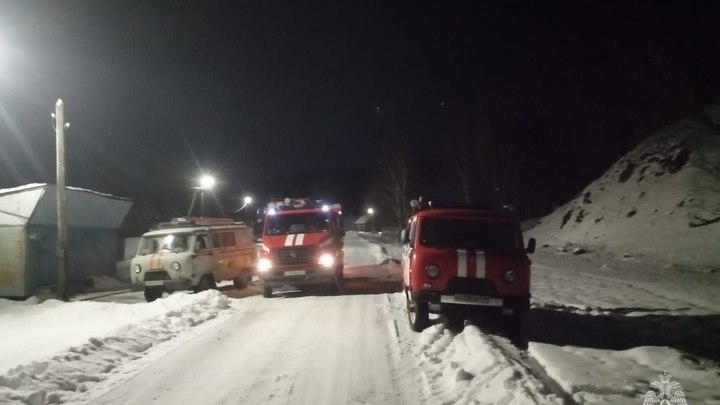Пролетели 8 метров: в Челябинской области в пещеру провалились альпинисты