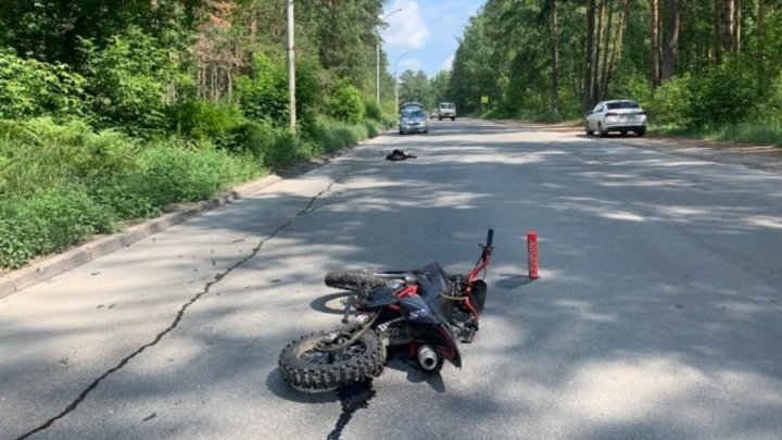 В Советском районе Новосибирска 16-летний мотоциклист врезался в легковушку