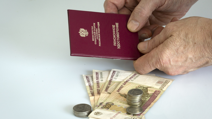 У кого вычтут из пенсии более семи тысяч рублей в июне