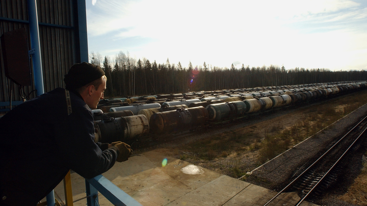 ЕС опубликовал антирыночное решение по ограничению цен на нефть из России