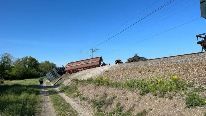 Подрыв железной дороги в Крыму 18 мая: что известно о ЧП, график отправления поездов