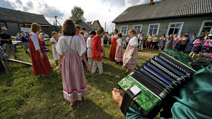 Читатели Daily Mail - о типично русской забаве: Ну и когда похороны?