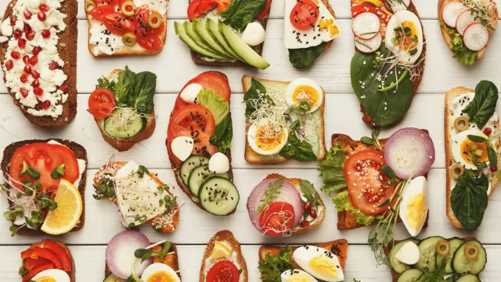 Аналитики вычислили среднюю стоимость бутерброда с красной икрой в России