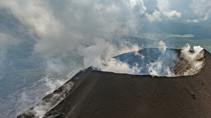 Офигеть! Красавчик!: На Курилах приглашают посмотреть на пробуждение вулкана Эбеко