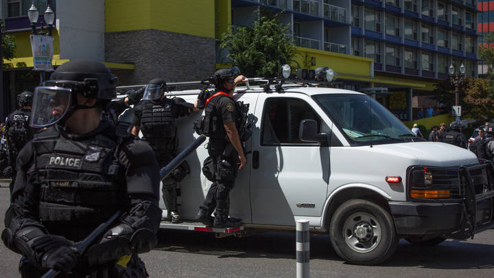 Полиция задержала разгуливающего у здания ООН мужчину с дробовиком после трёх часов уговоров