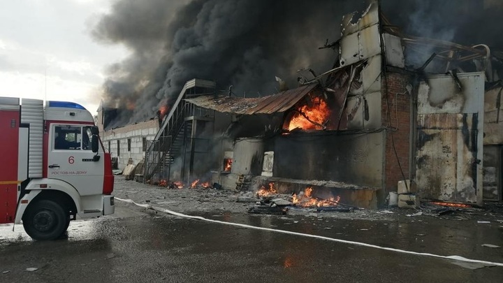 Крупный пожар на складе в Ростове 25 мая: Локализация по четырём участкам – онлайн, фото, видео