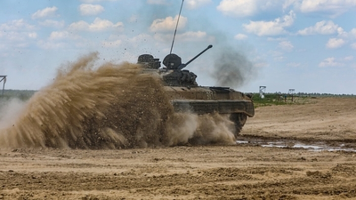 “Военкоры русской весны” показали кадры боевой подготовки танков Т-14 “Армата”