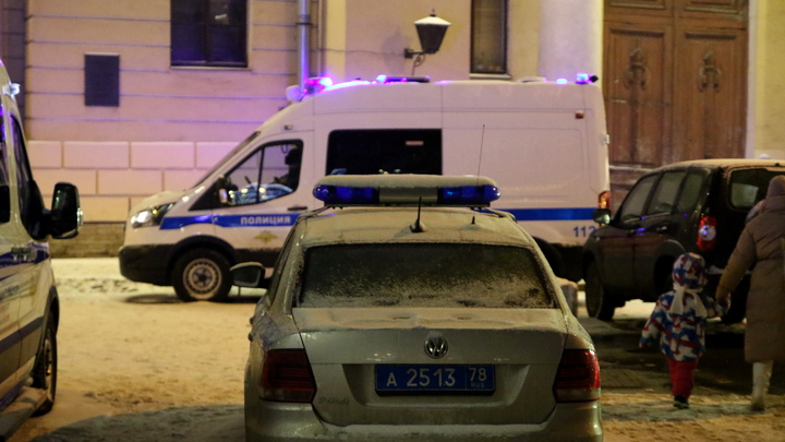 В Новосибирске пожилой мужчина две недели жил в квартире с трупом