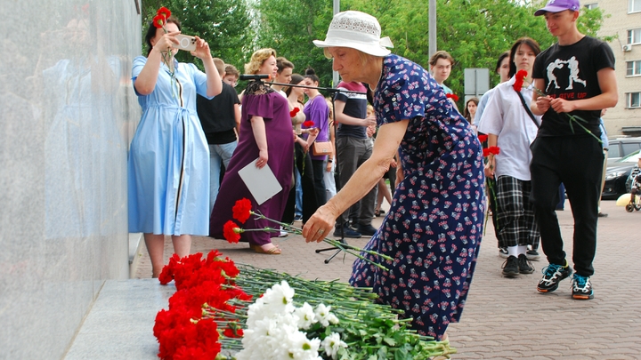 В консульстве Израиля в Петербурге опровергают запрет на возложение цветов