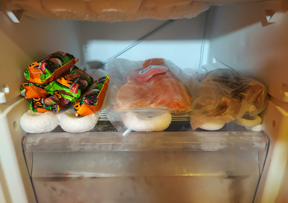 Профессор из Испании рассказал, какие продукты запрещено хранить в холодильнике