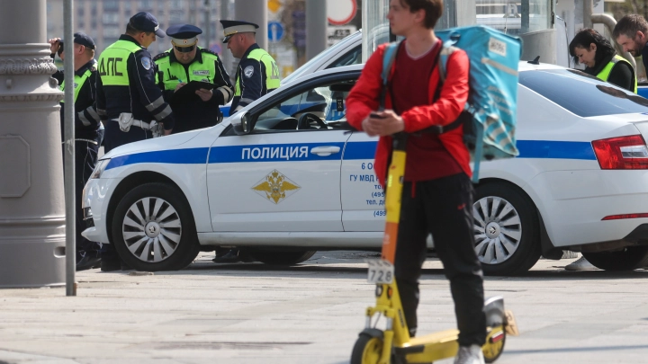 На своих двоих: начальник полиции Петербурга не хочет сажать подчинённых на самокаты