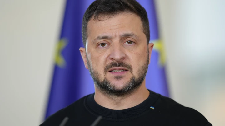 Переговоры могут пройти без Зеленского: Киев всеми силами пытается доказать США, что может быть полезен