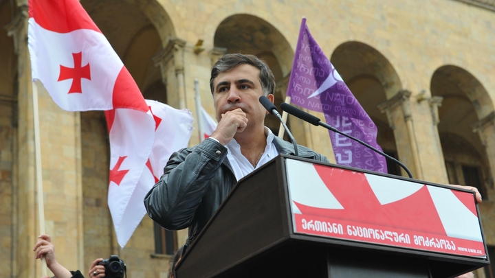 Саакашвили избили в Афинах. Политолог двумя словами объяснил греческое приключение политика