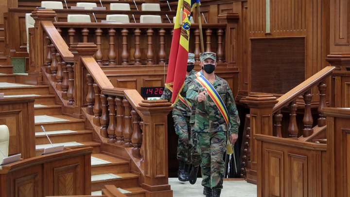Главных борцов с коррупцией проверит парламент Молдовы