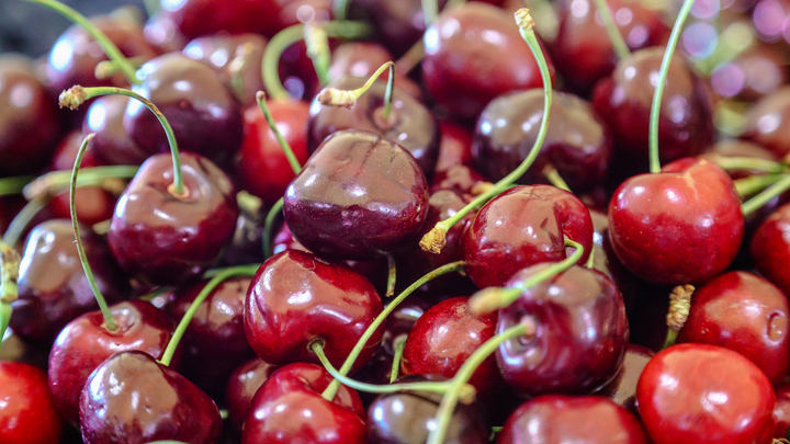 Как правильно выбрать черешню: советы Роспотребнадзора