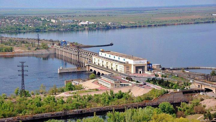 Украина сбрасывает воду в Каховское водохранилище