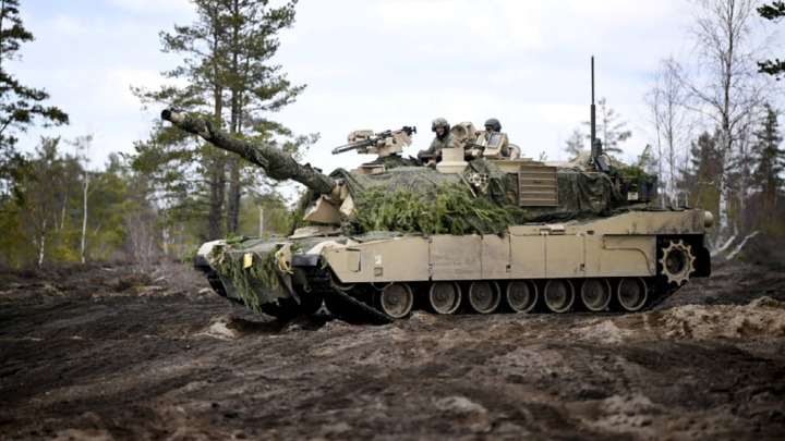 Крапивник объяснил загадочное передвижение военной техники в США