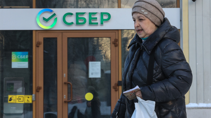 Пенсионерка из Москвы обманула мошенников и передала им пакет с бумагой вместо денег