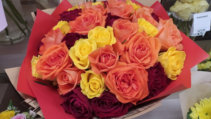 Стало известно, из каких стран привезли цветы на Урал к 8 Марта