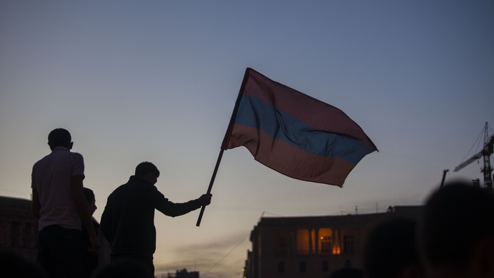 Протесты в Армении вошли в горячую фазу: В рядах недовольных политикой Пашиняна замечены военные