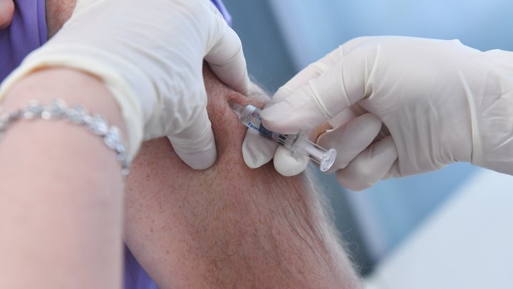 Коронавирус на Кубани к 13 сентября: эксперты рассказали, защитит ли от COVID прививка против гриппа